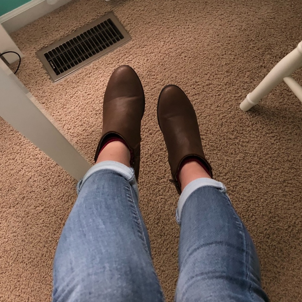 Simple light brown booties!